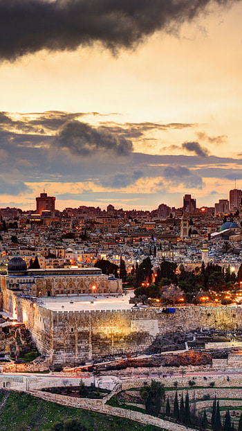 Jerusalem travels, Winter wonderland, Street lights, Urban atmosphere HD phone wallpaper