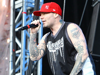 Limp Bizkit, Intimate concert experience, Exclusive tour opportunity, Metal insider scoop HD wallpaper