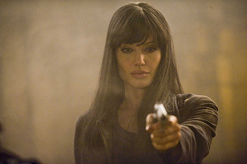 Salt, jolie, angelina, movie, gun, actress, female HD wallpaper