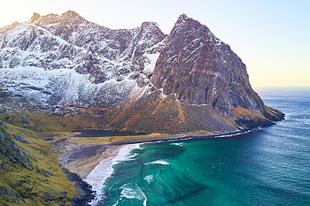 Mountain, beach, coastal line, aerial view HD wallpaper