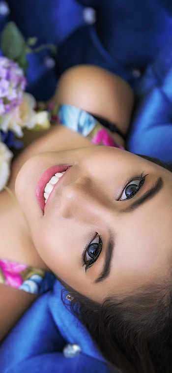 Smiling girl holding flowers, model, flower, bouquet, smile, woman, asian HD phone wallpaper