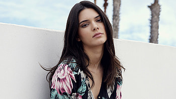 Kendall Jenner Cute, kendall-jenner, celebrities, girls HD wallpaper