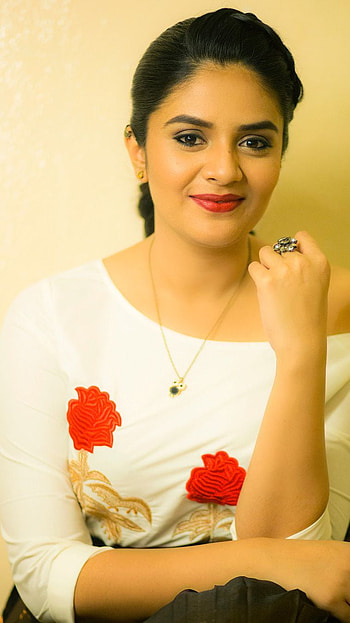 Sreemukhi, telugu actress, model HD phone wallpaper