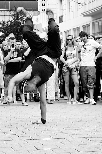 Public performance, Breakdance showcase, Vibrant atmosphere, Dance community HD phone wallpaper