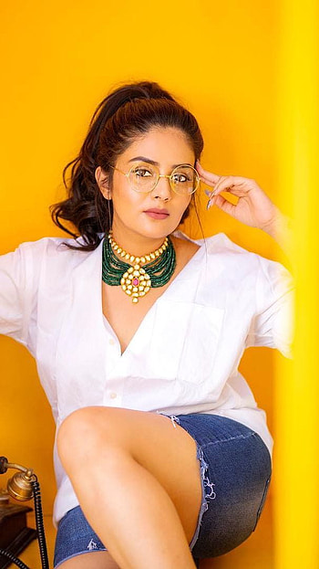 Sreemukhi, telugu actress, anchor HD phone wallpaper