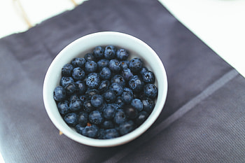 Food, Bilberries, Berries, Plate, Tablecloth HD wallpaper