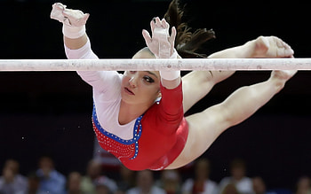 Aliya Mustafina, Horizontal Bar HD wallpaper