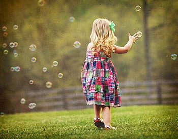 Catch your dreams, little girl, sweet, dreams, childhood, cute, baby, adorable girl, grass, beauty, nature, bubbles HD wallpaper