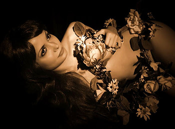 BEAUTY AND FLOWERS IN RETRO, retro, light, beautiful, flowers, , woman HD wallpaper