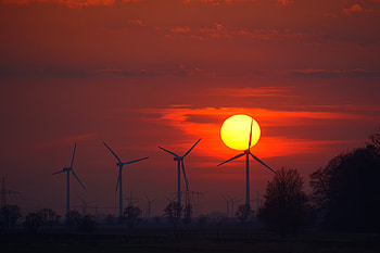 Wind Turbines Evening Sunlight Energy Sunset, wind-farm, sky, clouds, wind, farm, field, nature HD wallpaper