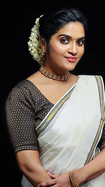 Varsha Kannan, mallu actress, saree beauty HD phone wallpaper
