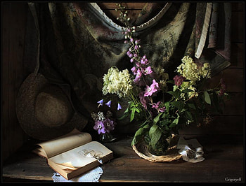 Cabin Flair, table, fabric, doily, vase, lace, wild, country, book, straw hat, mix, glass, glasses, flowers HD wallpaper
