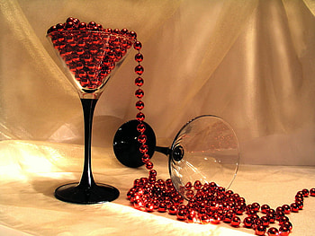 Celebration, beads, fabric, glasses, champagne glasses, red beads HD wallpaper