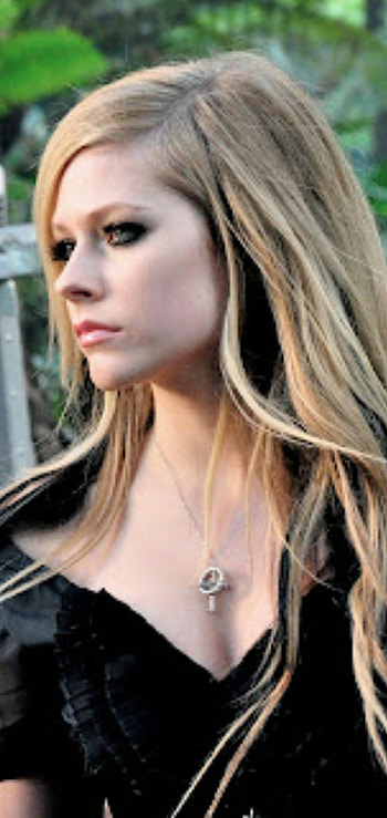 Avril Lavigne, lip, chin HD phone wallpaper