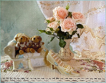 still life, bears, souvenirs, shoes, sofa, gentle, graphy, roses, vase, peaceful, beautiful, pink, flowers, , flower bouquet, plush toys HD wallpaper