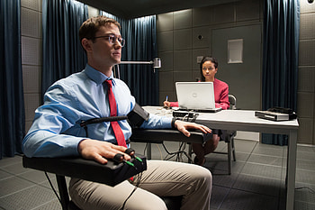 Snowden movie, Oliver Stone's storytelling, True-life espionage, Movie critique HD wallpaper