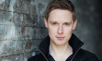 Samuel Barnett, Versatile actor, TV breakthrough, Compelling portrayals HD wallpaper
