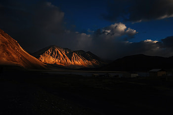 A Mountain Range At Night , mountains, nature HD wallpaper