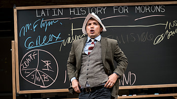 John Leguizamo, Easy laughs, Latin history, Critic review HD wallpaper