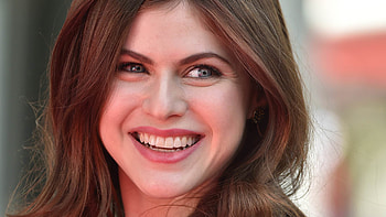 Alexandra Daddario Cute Smile, alexandra-daddario, celebrities, girls, smile, cute HD wallpaper