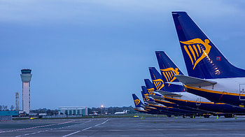 Ryanair, Baggage allowance, Expert reviews, Travel advice HD wallpaper