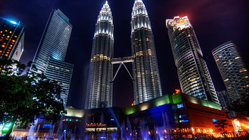 Petronas Twin Towers, Skyscraper, Kuala Lumpur, Wide-screen view HD wallpaper