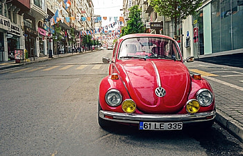 Volkswagen Beetle, street, building, volkswagen, beetle HD wallpaper