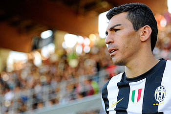 Lucio, Inter's triple crown, Defensive leader, Football journey HD wallpaper