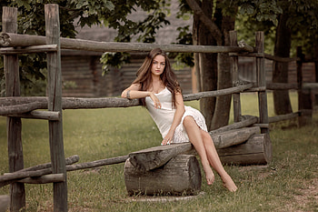Brunette Taking a Break, model, dress, fence, brunette, cowgirl HD wallpaper