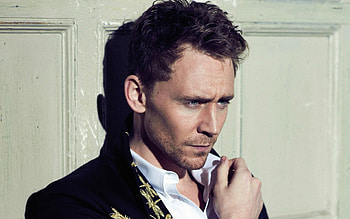 Tom Hiddleston, Wooden Door, , Male Celebrity HD wallpaper