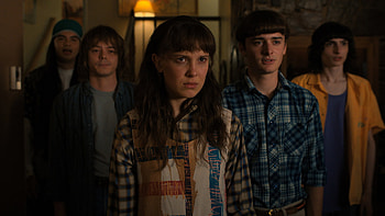 Winona Ryder David Harbour Finn Wolfhard Millie Bobby Brown Gaten Matarazzo Stranger Things HD wallpaper