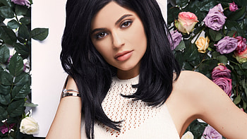 Kylie Jenner, Stunning portrait, Beautiful model, Striking HD wallpaper