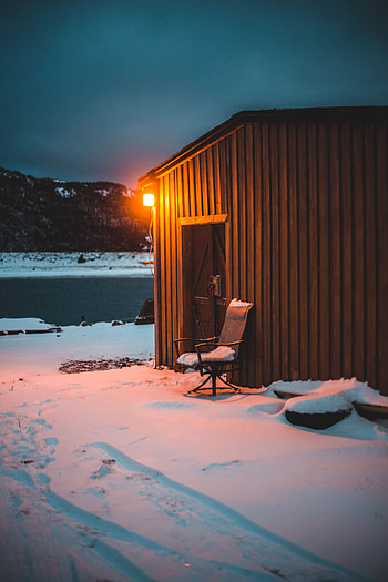 Winter, Night, Snow, Shine, Light, Miscellanea, Miscellaneous, Small House, Lodge HD phone wallpaper