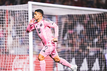 Inter Miami CF: Pink Striker's Goal Celebration, Sports, Soccer, Luis Suárez HD wallpaper