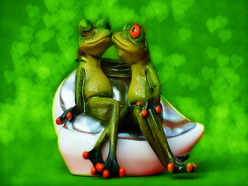 Frogs in LovE , Green, Couple, Love, Frogs, Cute HD wallpaper