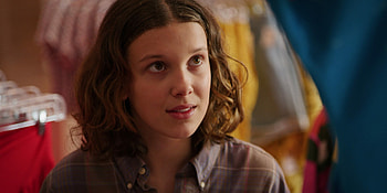 Stranger Things, Retro 80s vibe, Nostalgic setting, Mysterious disappearances HD wallpaper