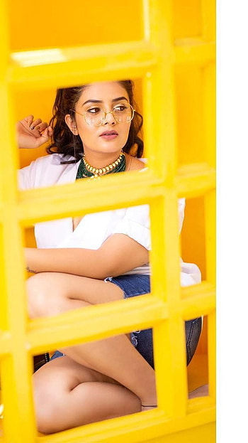 Sreemukhi, telugu actress anchor, model HD phone wallpaper