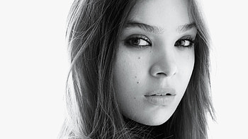 Hailee Steinfeld Black And White, hailee-steinfeld, celebrities, girls, music, monochrome, black-and-white HD wallpaper