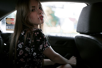 Cute Girl Car Depth Of Field, girls, depth-of-field HD wallpaper