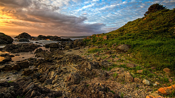 Sunset-R, graphy, peaceful, nice, beach, sunset, landscape, r, beautiful, grass, rocks, tree, pretty, cool, stone, clouds, nature, sky, lovely, harmony HD wallpaper