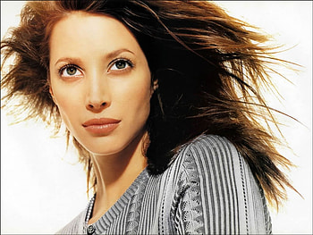 Christy Turlington - pretty, graphy, supermodel, beauty, famous, nice, celebrity, 90s, classy, lips, sensual, sexy, christy turlington, brunette, eyes, beautiful, woman, elegant, fashion, pretty, face, tempting, chic HD wallpaper