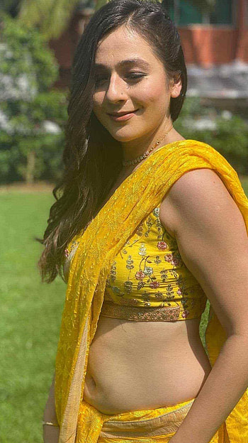 Priyal Gor, saree lover, navel show HD phone wallpaper