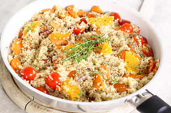 Delicious vegan quinoa salad with tomatoes, oranges, and fresh herbs. HD wallpaper