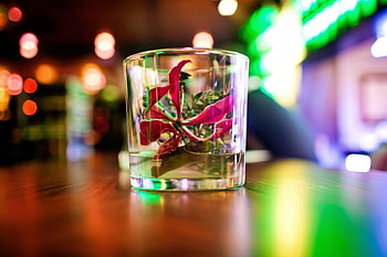 Flower in glass, restaurant, colorful, light, flower, floral, glass, decor HD wallpaper