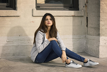 Selena Gomez, blue jeans, actress, 2018 HD wallpaper