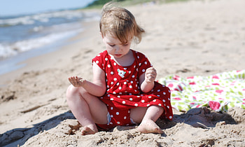 Little girl, childhood, blonde, fair, sit, nice, beach, adorable, bonny, sweet, Belle, white, Hair, girl, comely, sightly, pretty, face, lovely, pure, child, sand, graphy, cute, baby, , Nexus, beauty, play, kid, feet, sea, beautiful, people, little, pink, sky, dainty HD wallpaper