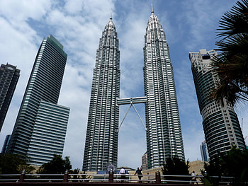 Petronas Twin Towers, Iconic landmark, Kuala Lumpur, Urban skyline HD wallpaper