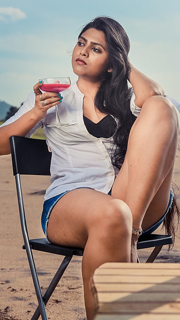 Praneetha Patnaik, telugu actress, model, wine HD phone wallpaper