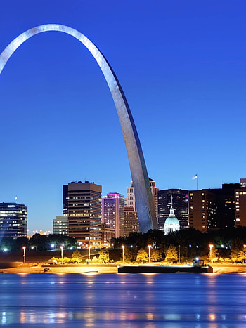 St. Louis skyline, Gateway Arch, Midwest charm, Urban travels HD phone wallpaper