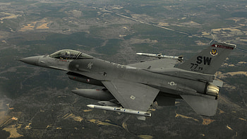 : Lockheed Martin F-16 in flight HD wallpaper
